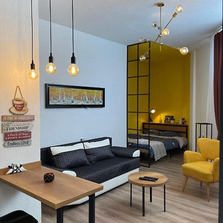 Ora-Prn, Studio Apartment In The City Centre Prishtinë Ngoại thất bức ảnh