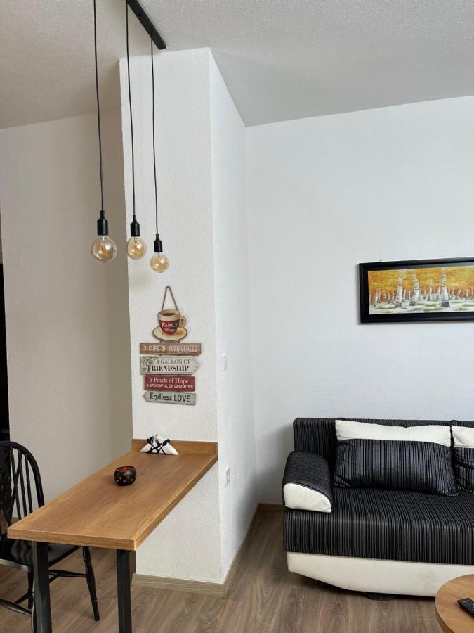 Ora-Prn, Studio Apartment In The City Centre Prishtinë Ngoại thất bức ảnh